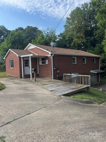 1239 8th Street NE, Hickory, NC 28601