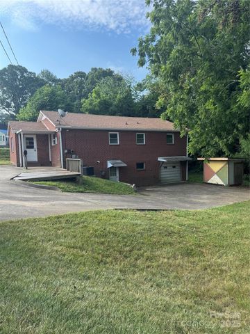 1239 8th Street NE, Hickory, NC 28601