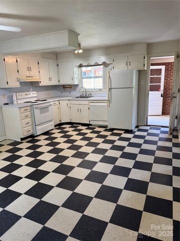 1239 8th Street NE, Hickory, NC 28601