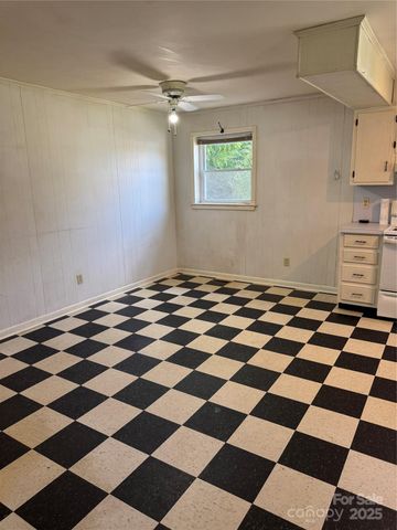 1239 8th Street NE, Hickory, NC 28601