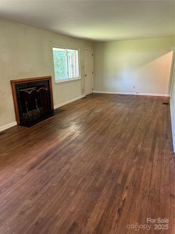 1239 8th Street NE, Hickory, NC 28601