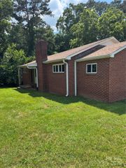 1239 8th Street NE, Hickory, NC 28601