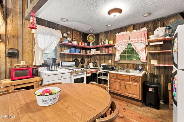 4951 England Valley Road, Duffield, VA 24244