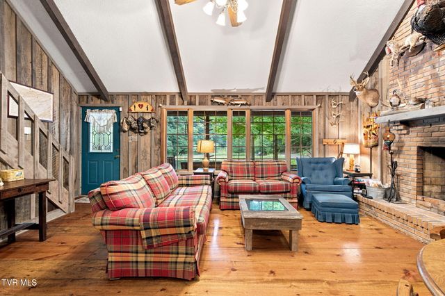 4951 England Valley Road, Duffield, VA 24244