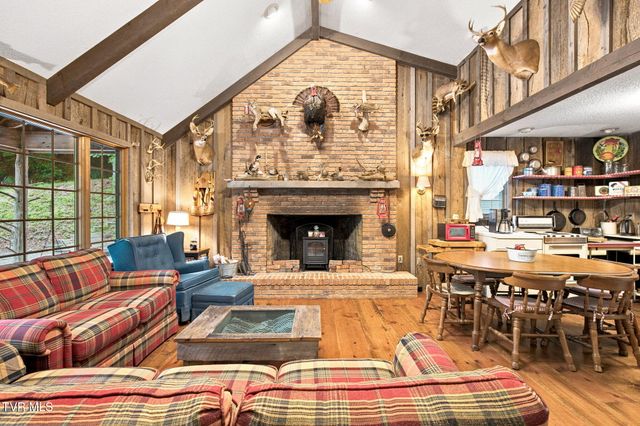 4951 England Valley Road, Duffield, VA 24244