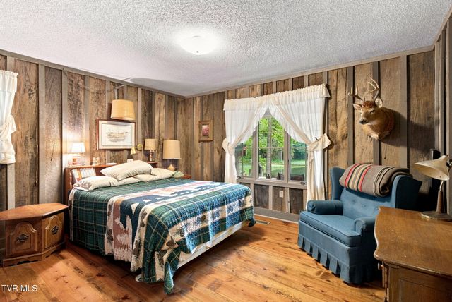 4951 England Valley Road, Duffield, VA 24244