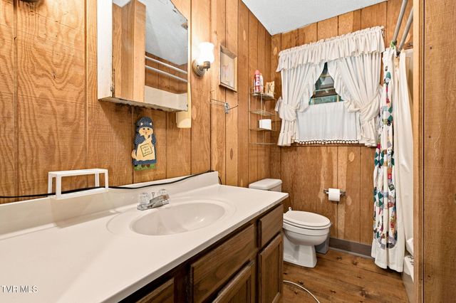 4951 England Valley Road, Duffield, VA 24244