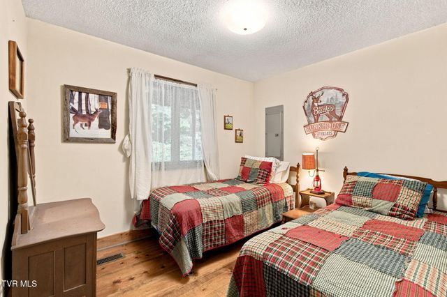 4951 England Valley Road, Duffield, VA 24244