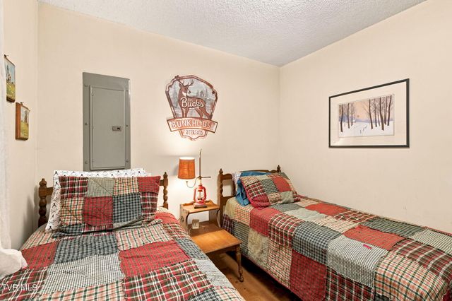 4951 England Valley Road, Duffield, VA 24244