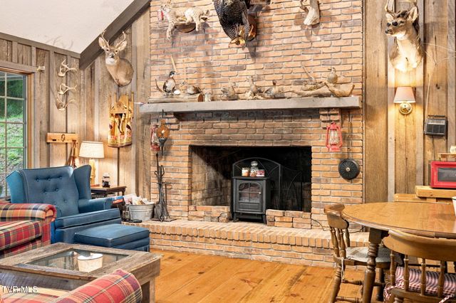 4951 England Valley Road, Duffield, VA 24244