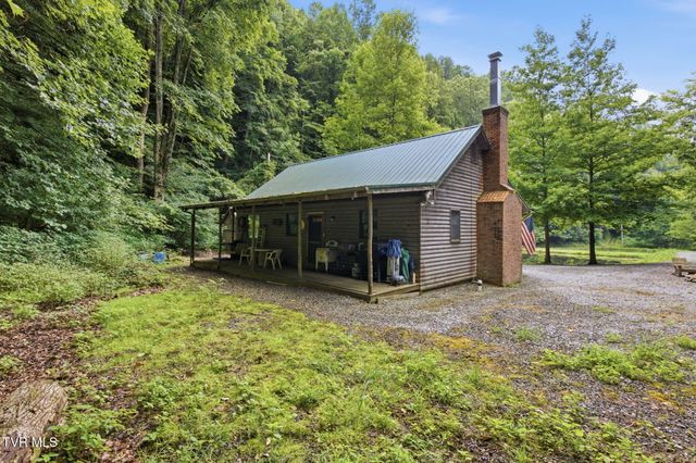 4951 England Valley Road, Duffield, VA 24244