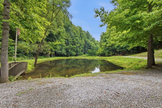 4951 England Valley Road, Duffield, VA 24244