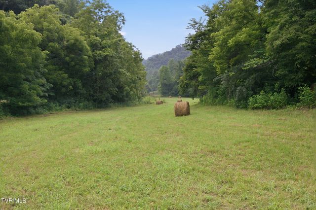 4951 England Valley Road, Duffield, VA 24244
