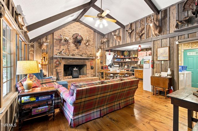 4951 England Valley Road, Duffield, VA 24244