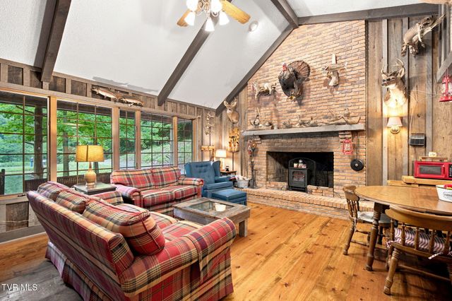 4951 England Valley Road, Duffield, VA 24244