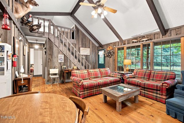 4951 England Valley Road, Duffield, VA 24244