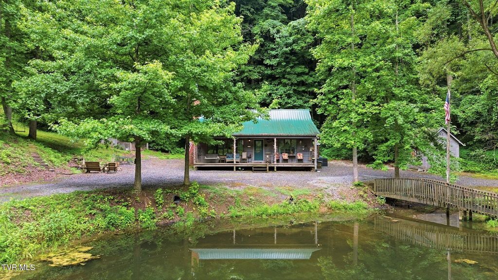 4951 England Valley Road, Duffield, VA 24244