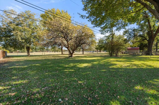 1705 E Beverly Drive, Corsicana, TX 75110