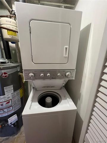 1107 Mariedale Court A, Kirkwood, MO 63122