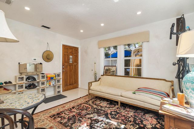 324 Pilgrim Road, West Palm Beach, FL 33405