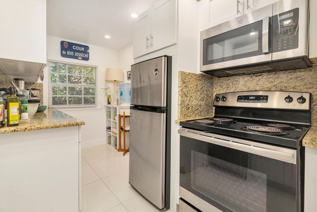 324 Pilgrim Road, West Palm Beach, FL 33405