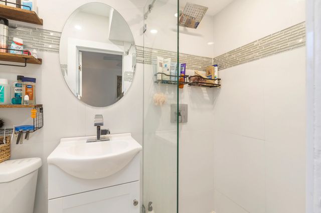 324 Pilgrim Road, West Palm Beach, FL 33405