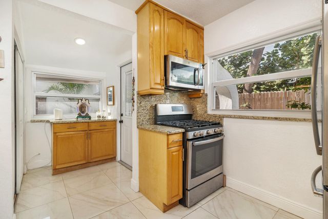 324 Pilgrim Road, West Palm Beach, FL 33405