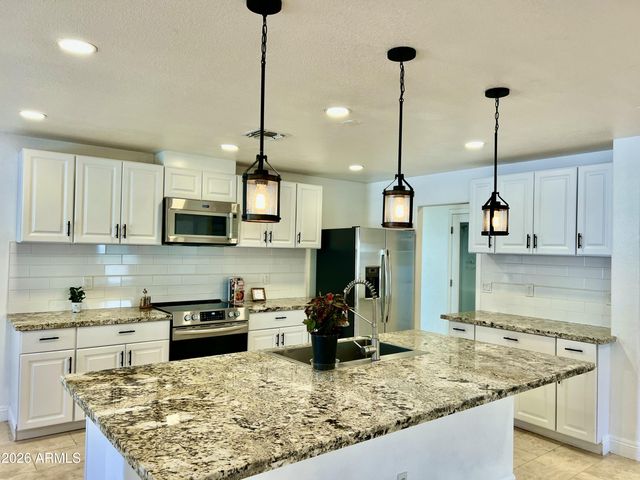 12721 N 58TH Drive, Glendale, AZ 85304