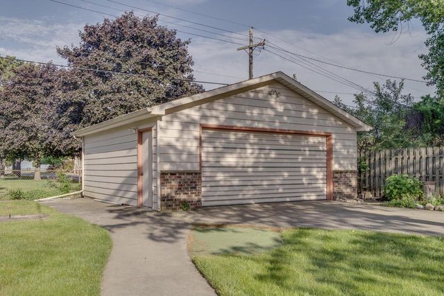 7833 5th AVENUE, Kenosha, WI 53143