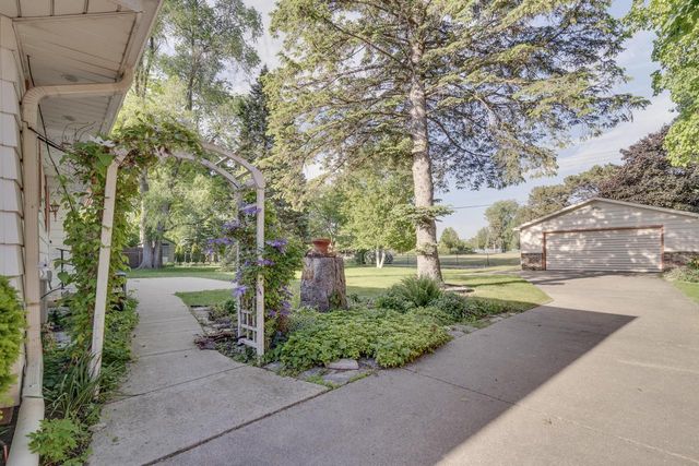7833 5th AVENUE, Kenosha, WI 53143