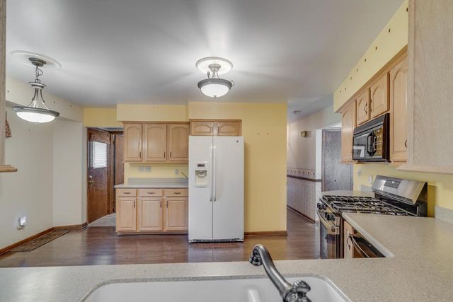 7833 5th AVENUE, Kenosha, WI 53143