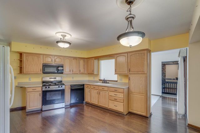 7833 5th AVENUE, Kenosha, WI 53143