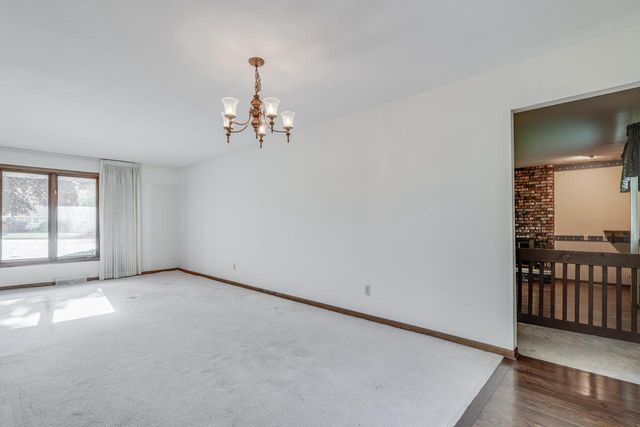 7833 5th AVENUE, Kenosha, WI 53143