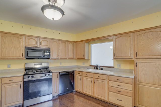 7833 5th AVENUE, Kenosha, WI 53143