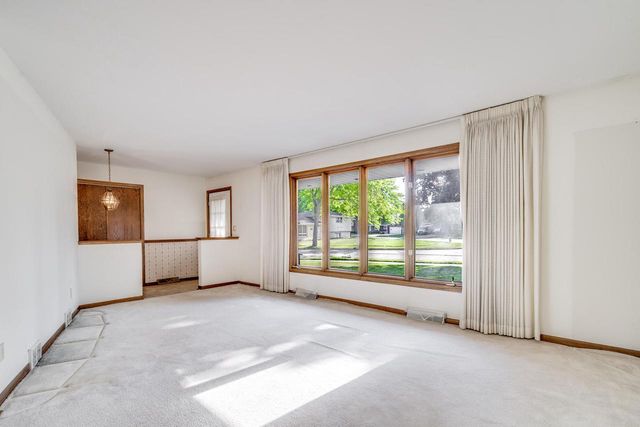 7833 5th AVENUE, Kenosha, WI 53143