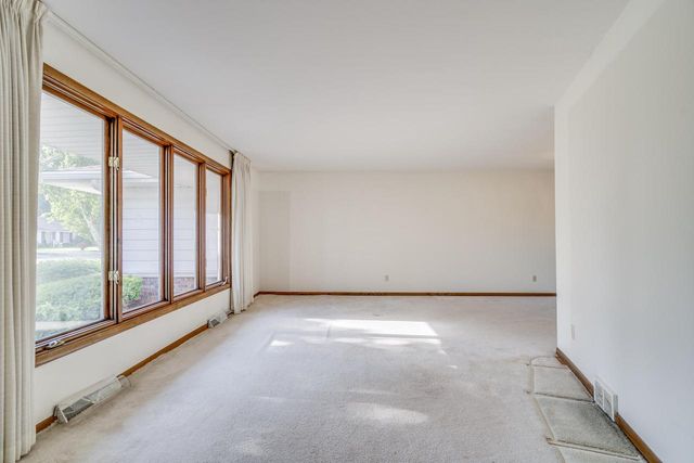 7833 5th AVENUE, Kenosha, WI 53143