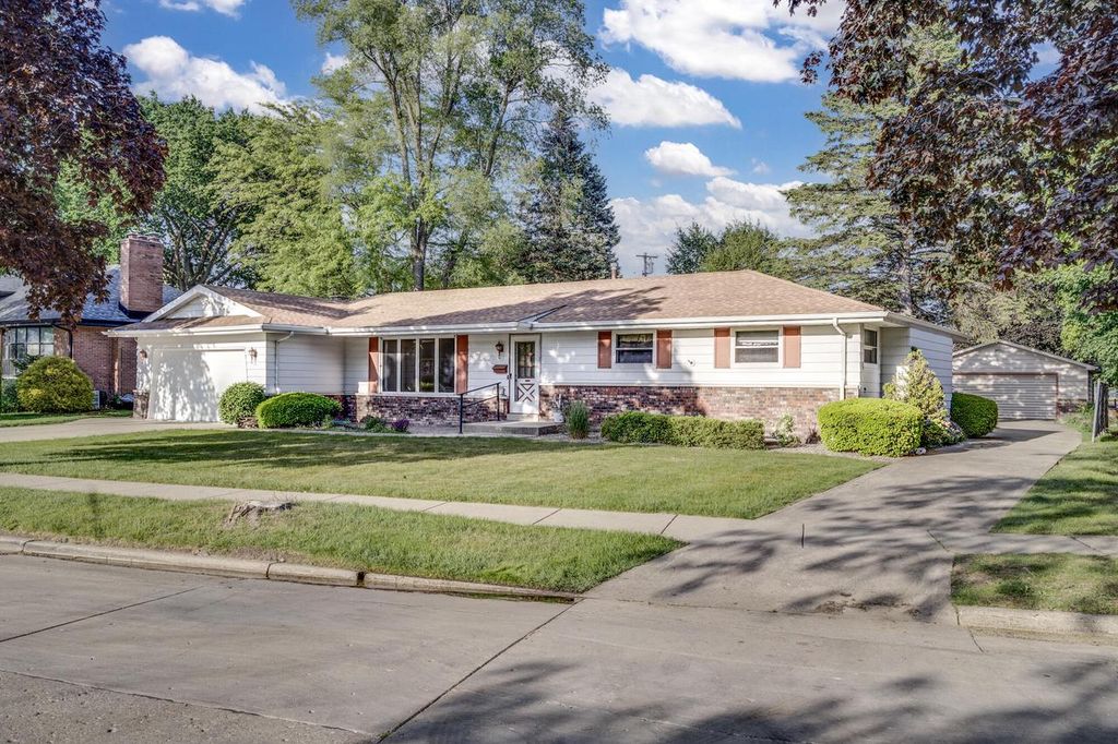 7833 5th AVENUE, Kenosha, WI 53143