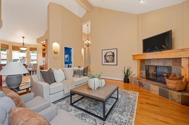 8626 Pershing Ave, Fair Oaks, CA 95628