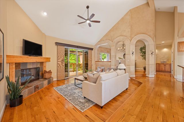 8626 Pershing Ave, Fair Oaks, CA 95628