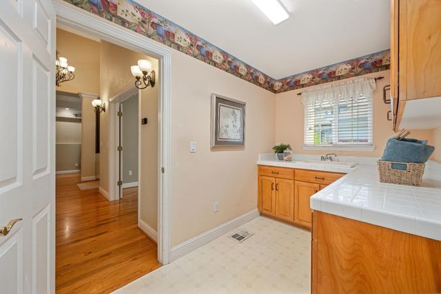 8626 Pershing Ave, Fair Oaks, CA 95628