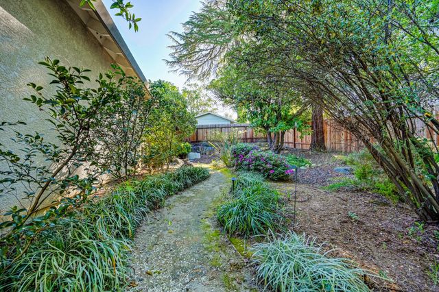 8626 Pershing Ave, Fair Oaks, CA 95628