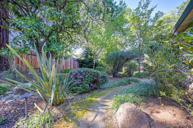 8626 Pershing Ave, Fair Oaks, CA 95628