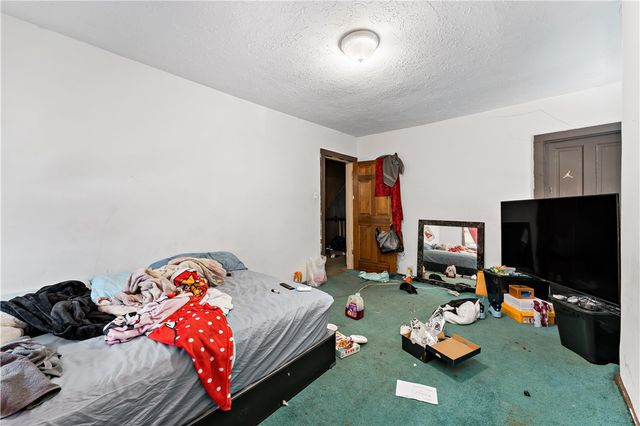 1701 Leolyn St, Carrick, PA 15210