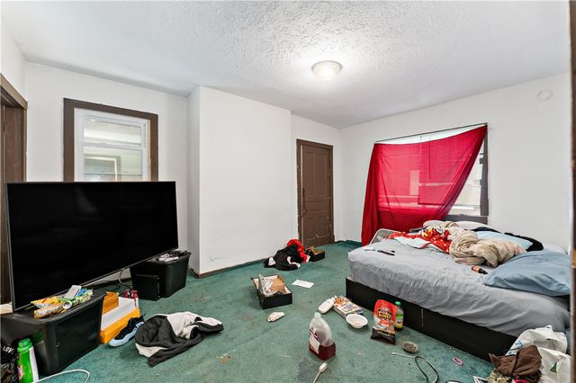 1701 Leolyn St, Carrick, PA 15210