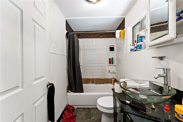 1701 Leolyn St, Carrick, PA 15210