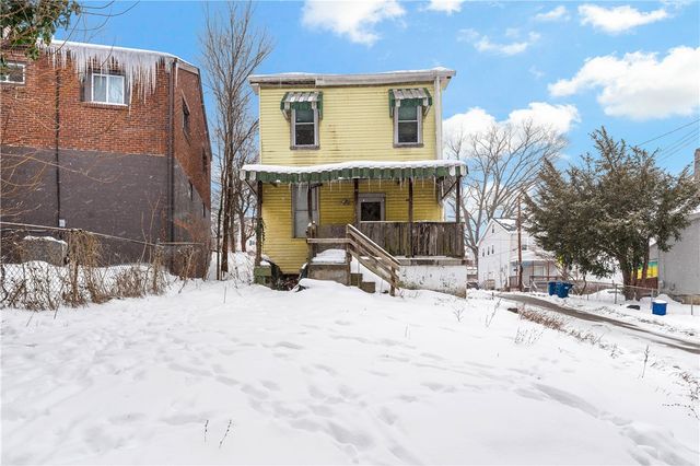 1701 Leolyn St, Carrick, PA 15210