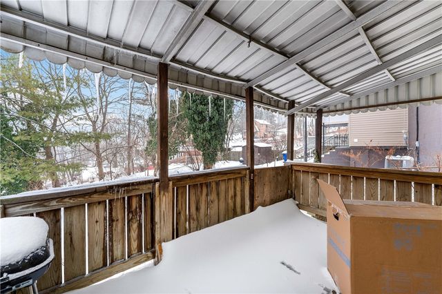 1701 Leolyn St, Carrick, PA 15210