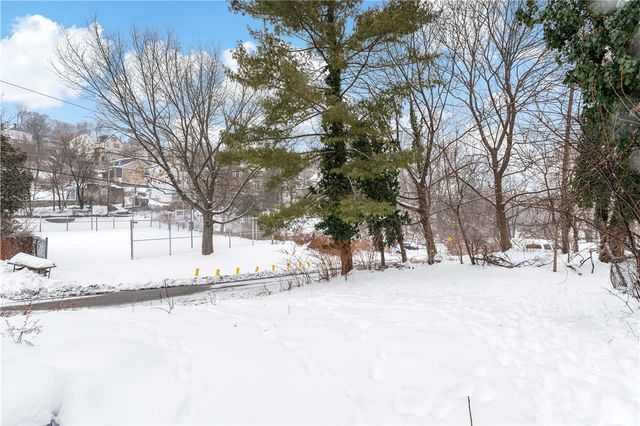 1701 Leolyn St, Carrick, PA 15210