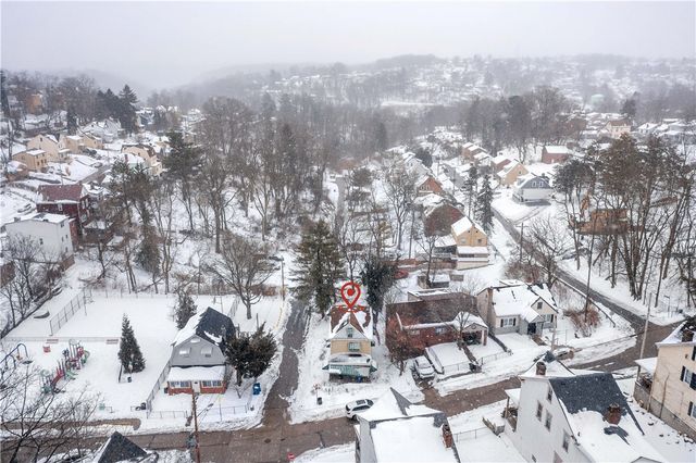 1701 Leolyn St, Carrick, PA 15210