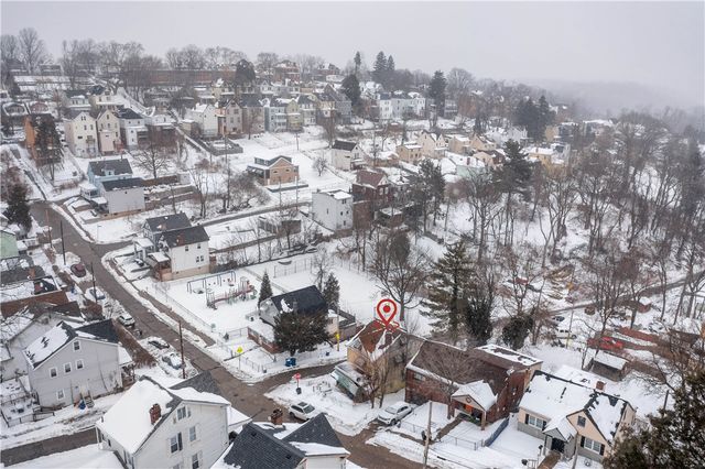 1701 Leolyn St, Carrick, PA 15210